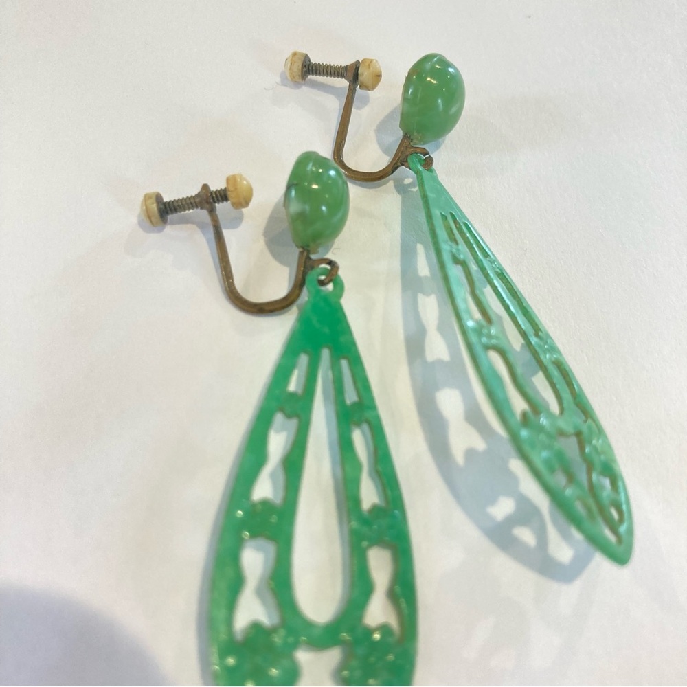 Vintage antique 1920s celluloid green dangle drop vintage screw back earrings - Picture 9 of 13